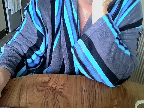 Snapshot of daddyflash chatting on November 5, 10:04 am daddyflash online show from November 5, 10:04 am