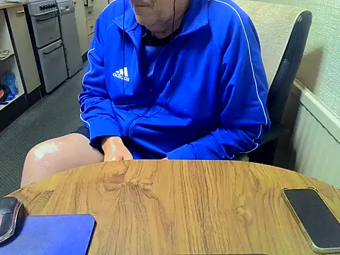 Snapshot of daddyflash chatting on November 13, 8:19 pm daddyflash online show from November 13, 8:19 pm