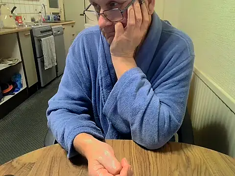 Snapshot of daddyflash chatting on November 16, 12:16 am daddyflash online show from November 16, 12:16 am