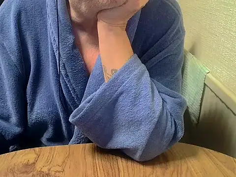 Snapshot of daddyflash chatting on December 1, 11:21 pm daddyflash online show from December 1, 11:21 pm