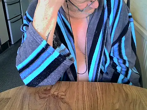 Snapshot of daddyflash chatting on January 7, 10:40 am daddyflash online show from January 7, 10:40 am