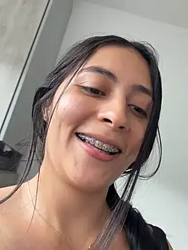Sophie  Foxxx online show from May 16, 9:35 pm