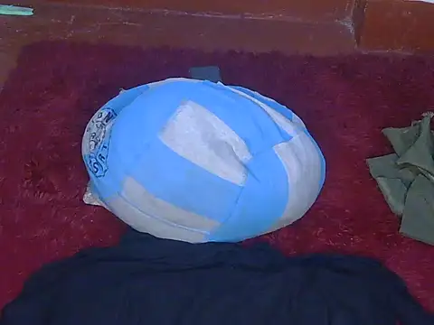 Snapshot of Pretty_hazel chatting on February 4, 7:42 pm Pretty hazel online show from February 4, 7:42 pm