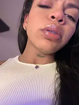 Snapshot of Charly_ chatting on December 31, 1:04 am Charly online show from December 31, 1:04 am