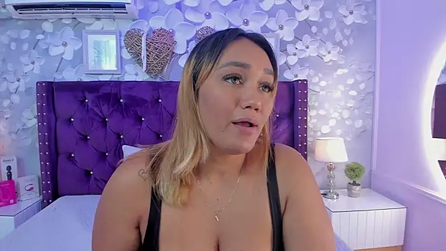 Snapshot of dalila_salazar chatting on June 25, 3:17 am dalila salazar online show from June 25, 3:17 am