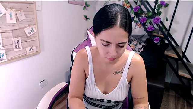 samantha baby  online show from April 28, 2:22 pm