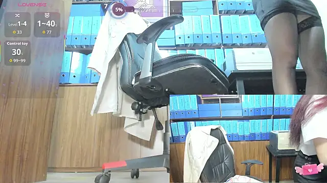 Snapshot of Office_Sexy chatting on June 11, 2:53 am Office Sexy online show from June 11, 2:53 am
