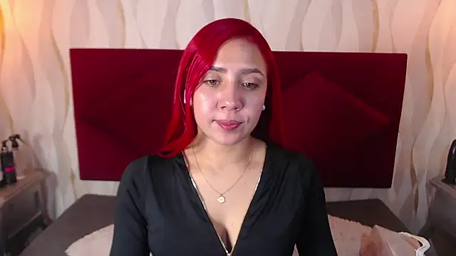 IsabelaLatina online show from April 7, 1:55 pm