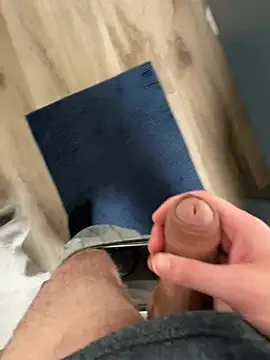 Snapshot of alieno27 chatting on February 23, 10:49 am alieno27 online show from February 23, 10:49 am