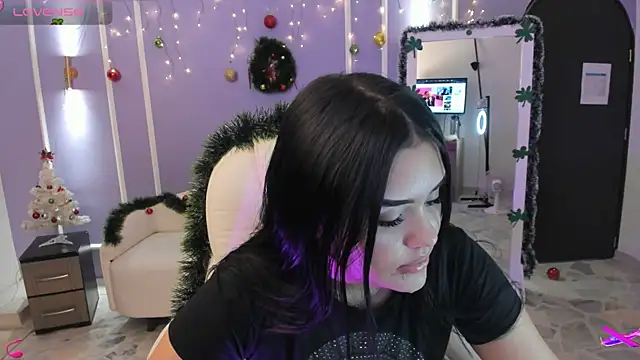 martinasaez online show from December 3, 1:08 am