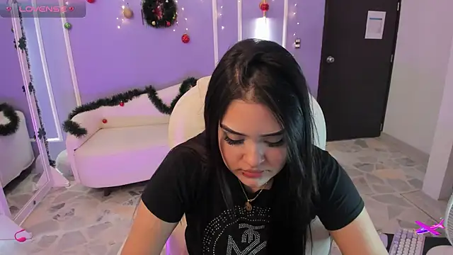 martinasaez online show from December 15, 3:20 pm