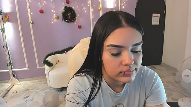 martinasaez online show from December 18, 8:03 pm
