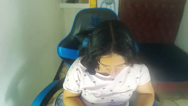 Snapshot of Charis_21 chatting on October 2, 1:34 am Charis 21 online show from October 2, 1:34 am