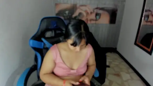 Snapshot of Charis_21 chatting on October 20, 10:54 pm Charis 21 online show from October 20, 10:54 pm