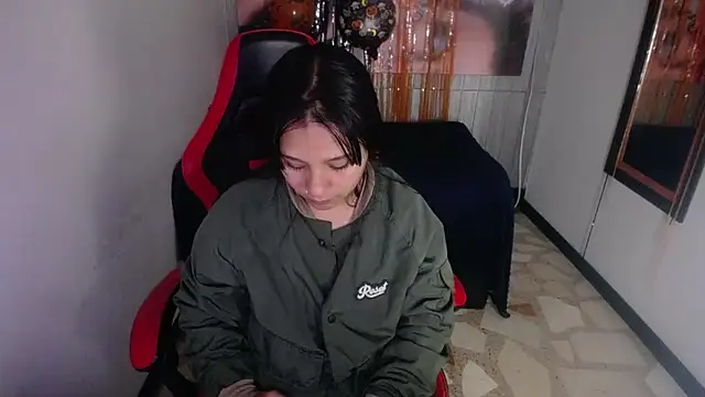 Snapshot of Charis_21 chatting on November 2, 2:25 am Charis 21 online show from November 2, 2:25 am