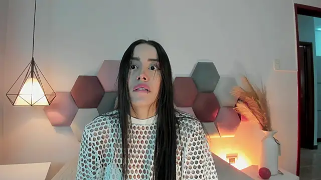 NoraDasilva online show from October 26, 2:01 pm