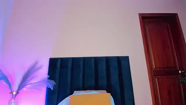 NoraDasilva online show from October 31, 12:33 am