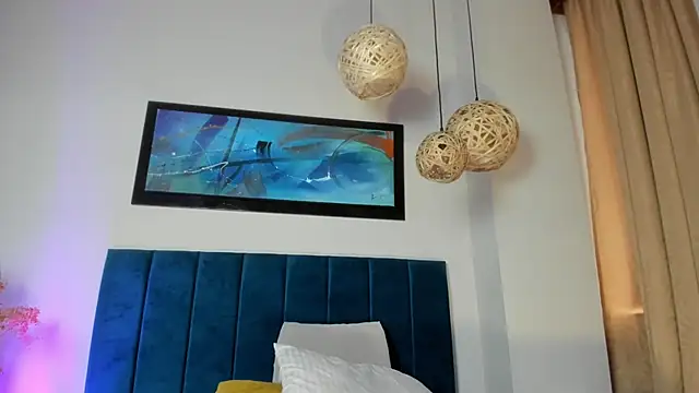 NoraDasilva online show from November 30, 2:10 pm