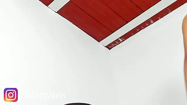 Snapshot of Kloe-squirts chatting on December 4, 2:43 am Kloe-squirts online show from December 4, 2:43 am