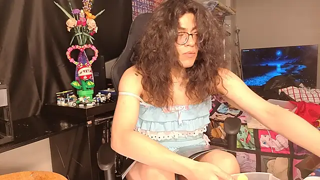 Snapshot of ShinyCherub chatting on February 9, 4:50 pm ShinyCherub online show from February 9, 4:50 pm
