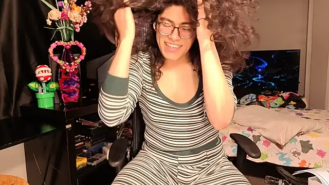 Snapshot of ShinyCherub chatting on February 22, 10:51 am ShinyCherub online show from February 22, 10:51 am