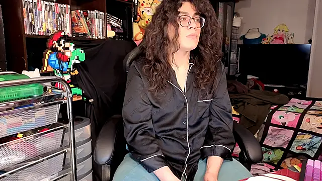Snapshot of ShinyCherub chatting on April 18, 6:23 pm ShinyCherub online show from April 18, 6:23 pm