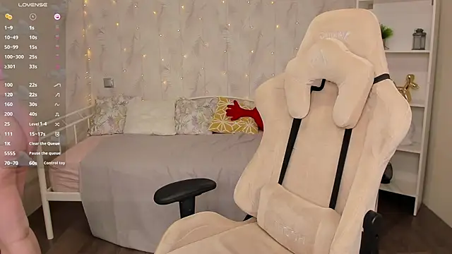 art lovee online show from January 25, 7:49 am