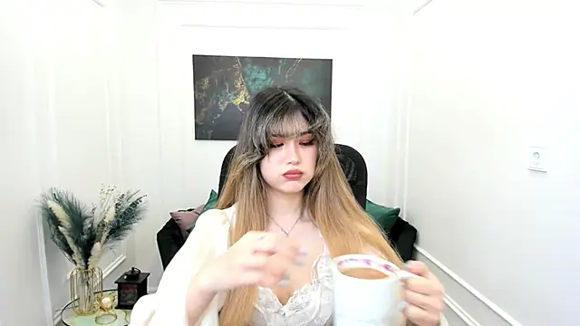AnneTLi online show from June 28, 4:07 am