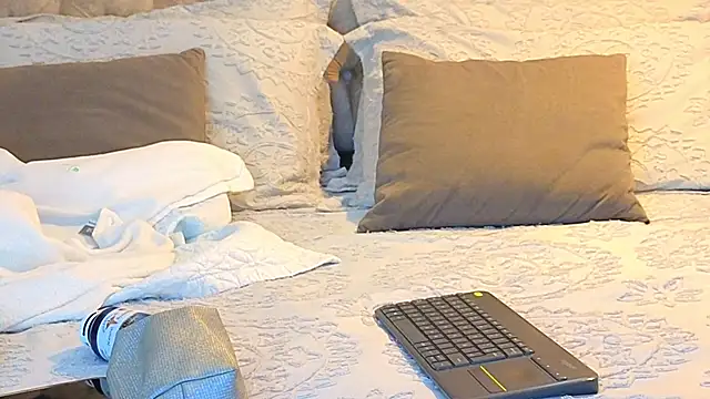 KeryHillson online show from November 8, 12:16 pm