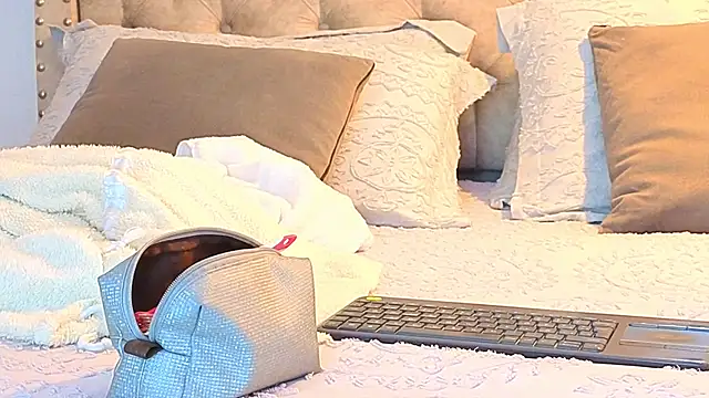 KeryHillson online show from November 15, 12:13 pm