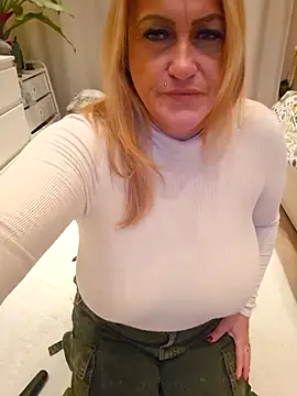 Isabellaa04 online show from November 28, 6:43 pm