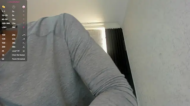 Snapshot of DominicSccott chatting on October 8, 12:36 pm DominicSccott online show from October 8, 12:36 pm