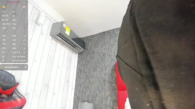 Snapshot of DominicSccott chatting on June 25, 1:04 pm DominicSccott online show from June 25, 1:04 pm