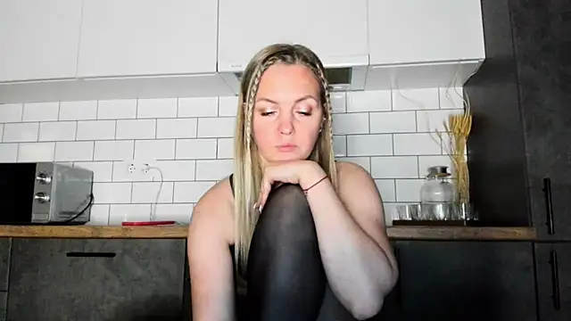 iam Venus online show from May 11, 4:04 pm