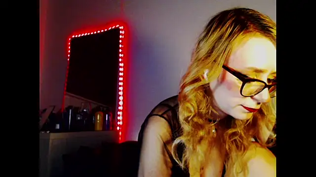 welliza online show from December 4, 9:57 pm