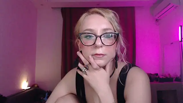 Snapshot of welliza chatting on April 17, 9:18 pm welliza online show from April 17, 9:18 pm