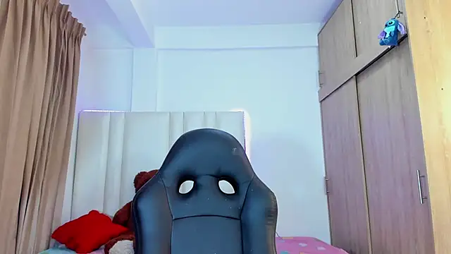 Snapshot of sexygirl_shakira chatting on September 18, 11:07 pm sexygirl shakira online show from September 18, 11:07 pm