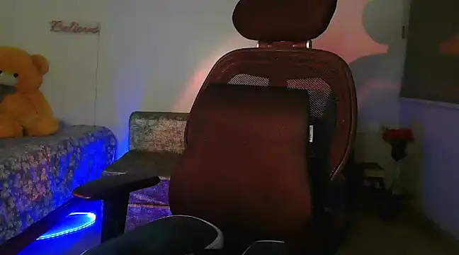 Snapshot of vanyaaurmohan chatting on December 12, 11:03 pm vanyaaurmohan online show from December 12, 11:03 pm