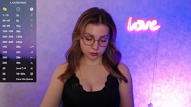 Snapshot of Leah_Reed chatting on February 25, 9:31 am Leah Reed online show from February 25, 9:31 am