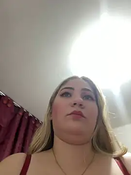 Snapshot of Celestedubois chatting on December 7, 1:03 am Celestedubois online show from December 7, 1:03 am