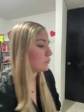 Snapshot of Celestedubois chatting on December 18, 2:53 am Celestedubois online show from December 18, 2:53 am