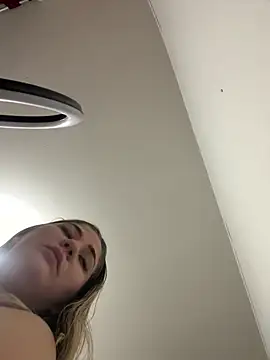 Snapshot of Celestedubois chatting on March 11, 11:04 pm Celestedubois online show from March 11, 11:04 pm