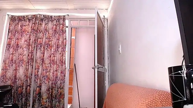 Snapshot of yselahot chatting on September 25, 4:43 pm yselahot online show from September 25, 4:43 pm