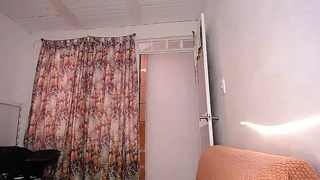 Snapshot of yselahot chatting on October 15, 6:19 pm yselahot online show from October 15, 6:19 pm