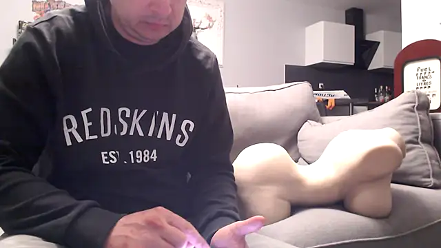 freddy0222222 online show from April 26, 8:17 pm