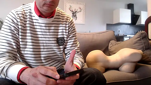 freddy0222222 online show from May 6, 9:14 am