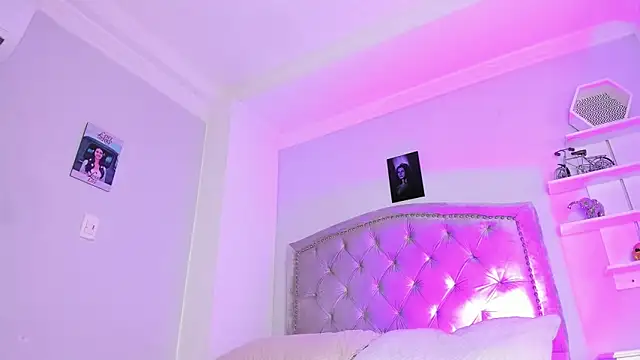 CamileHolmes online show from December 28, 5:12 am