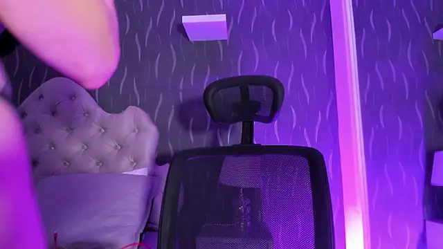 CamileHolmes online show from January 22, 4:23 am