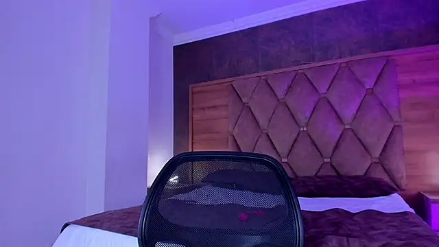 CamileHolmes online show from March 29, 4:23 am