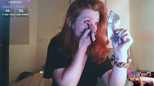 Cassie Wild online show from December 4, 1:42 pm